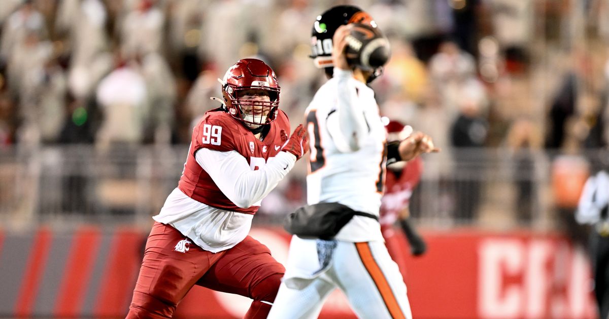 Вашингтонский университет столкнулся с массовым оттоком игроков в защитной линии: стратегия поиска в трансферном портале